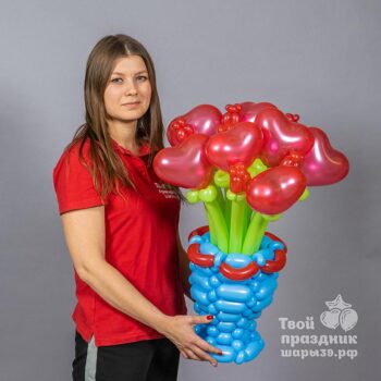 Ваза с цветами сердечками и мини-тюльпанами. Шары39