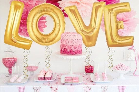 Буквы LOVE на 8 Марта