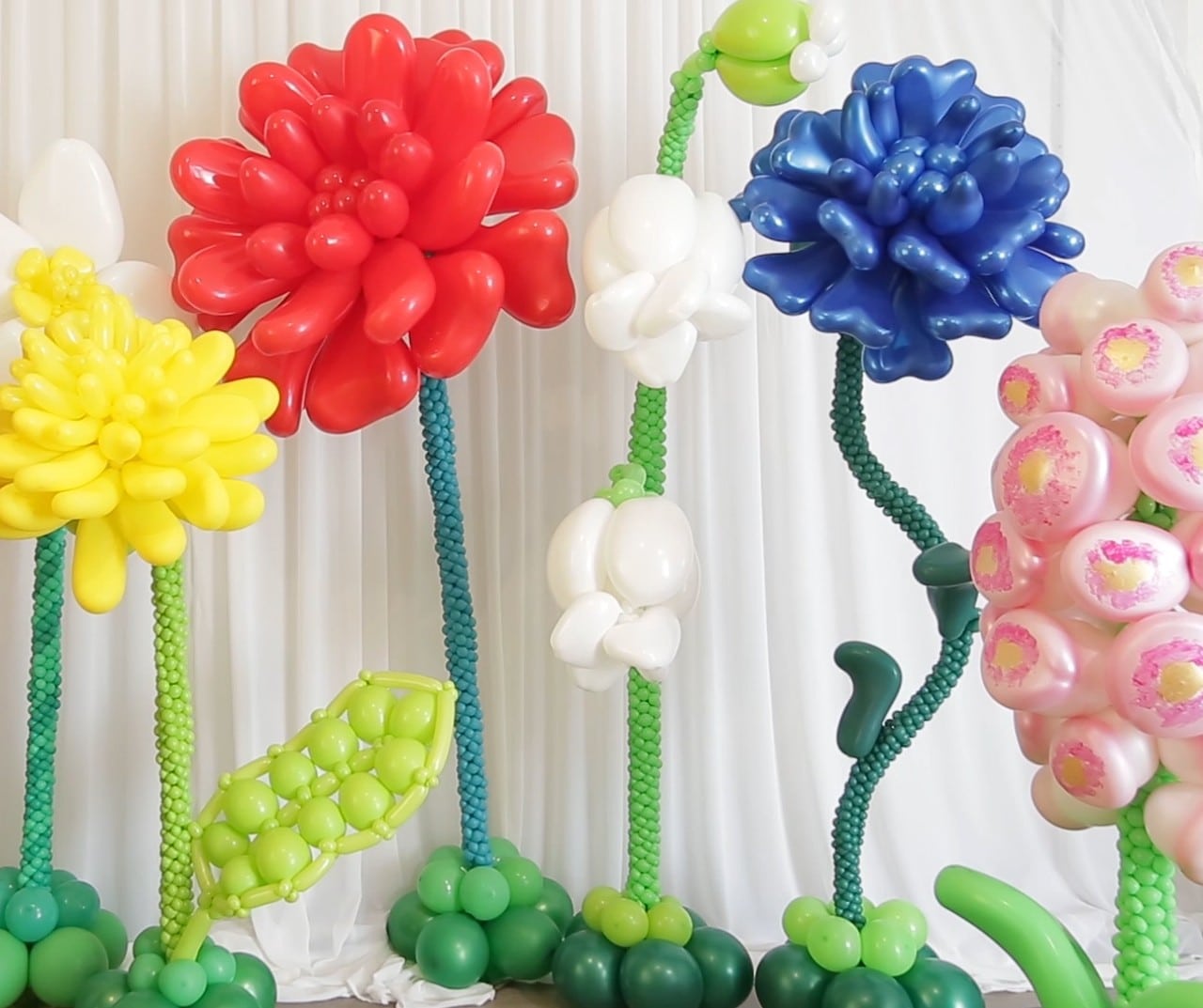 Большой цветок - оформление на открытие магазина — изображение 15