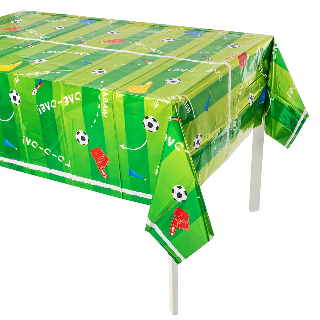 Скатерть зеленая с футбольными мячами. Шары39.рф. Калининград