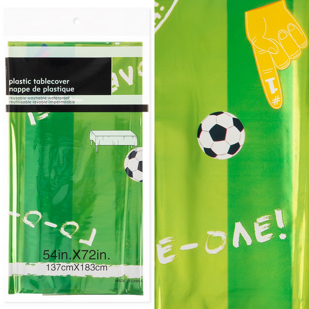 Скатерть зеленая с футбольными мячами. Шары39.рф. Калининград