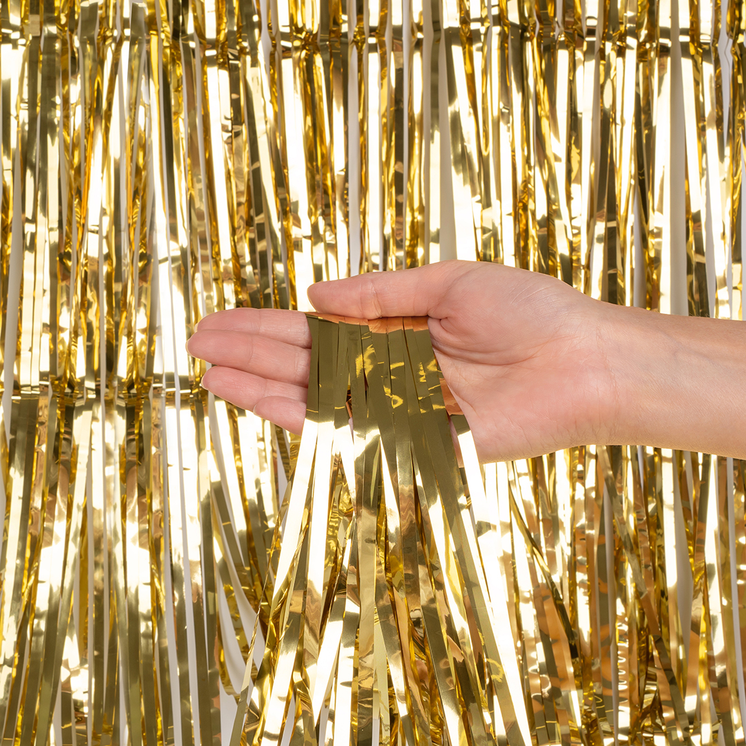 Занавес дождик светлое золото. Калининград. Шары39.рф